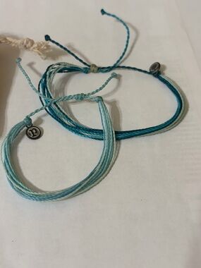 NWOT lot of 2 multi strand blue PuraVida bracelets with bag